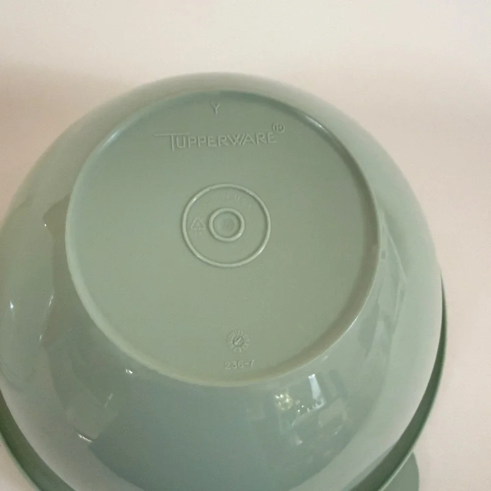 Vintage Tupperware Wonderlier Bowl Set Pastel Green White Lids USA